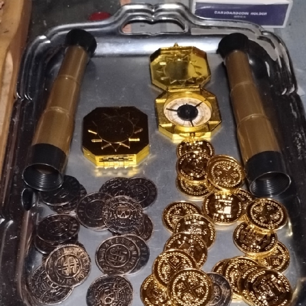 Gold and Black Pirate Treasure Hunt Set
